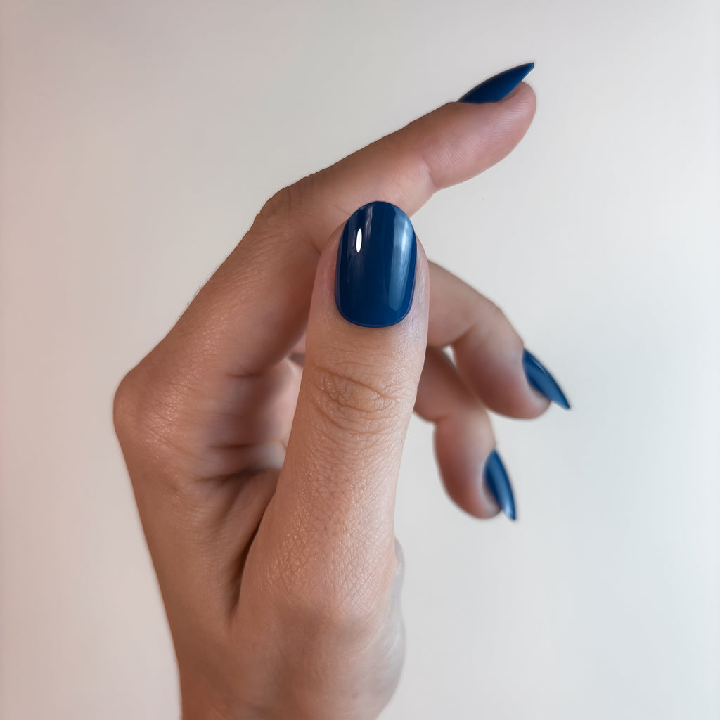 BLEU SINGULIER — L’affirmation audacieuse.