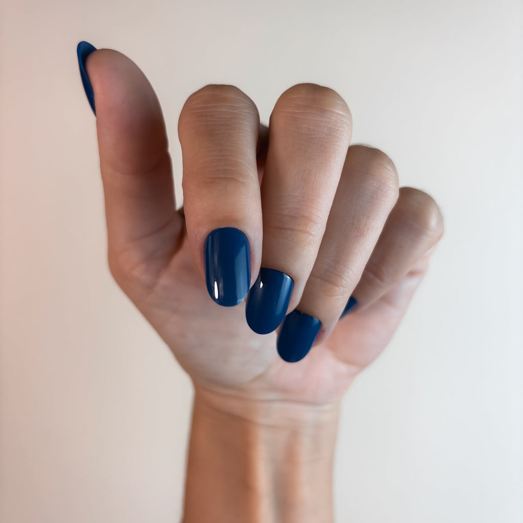 BLEU SINGULIER — L’affirmation audacieuse.