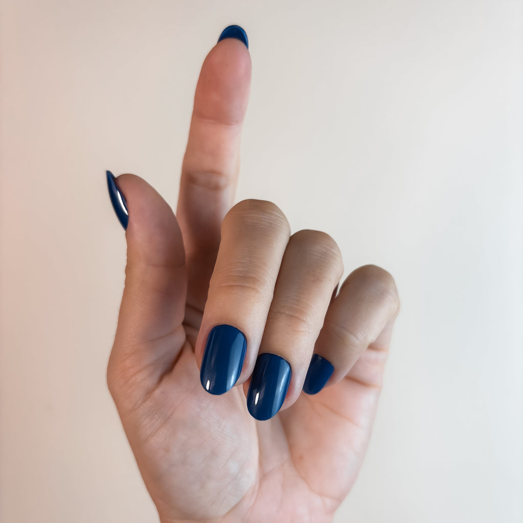 BLEU SINGULIER — L’affirmation audacieuse.