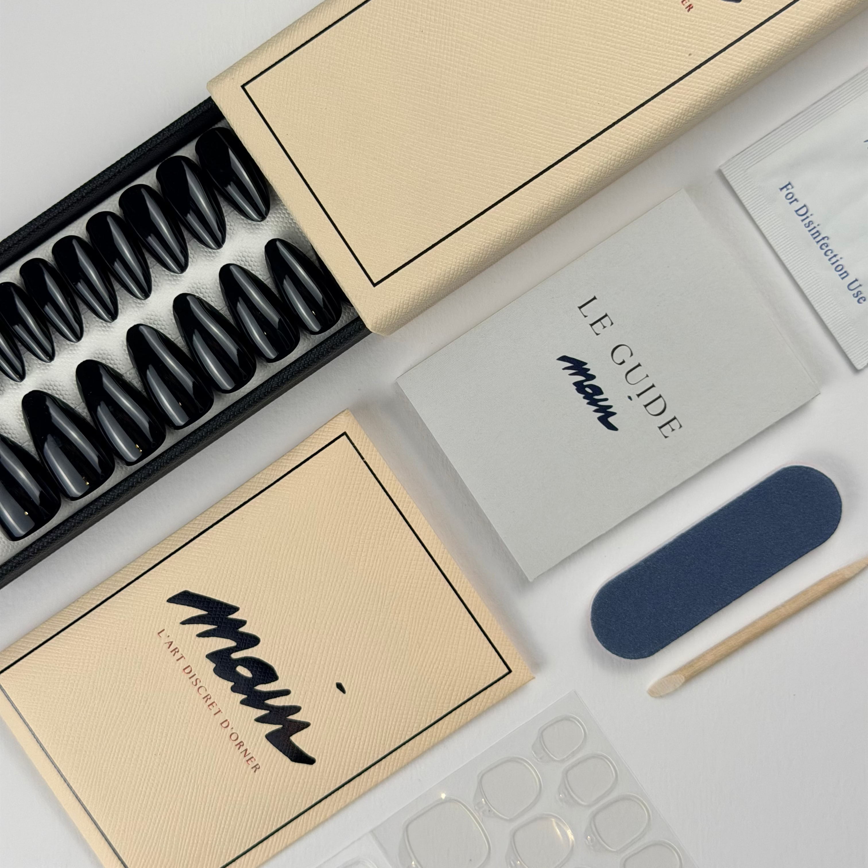 NOIR ETERNEL — L’allure souveraine