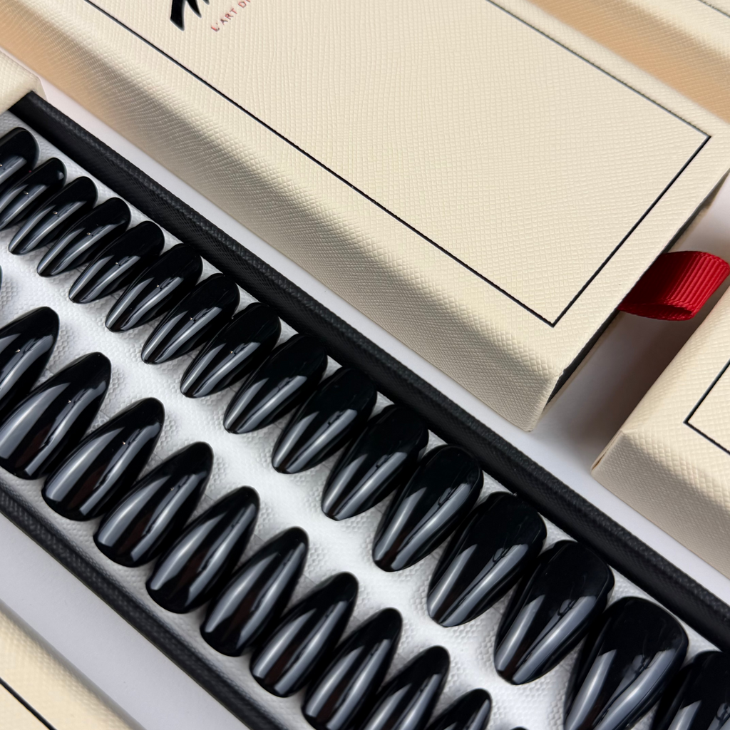 NOIR ETERNEL — L’allure souveraine