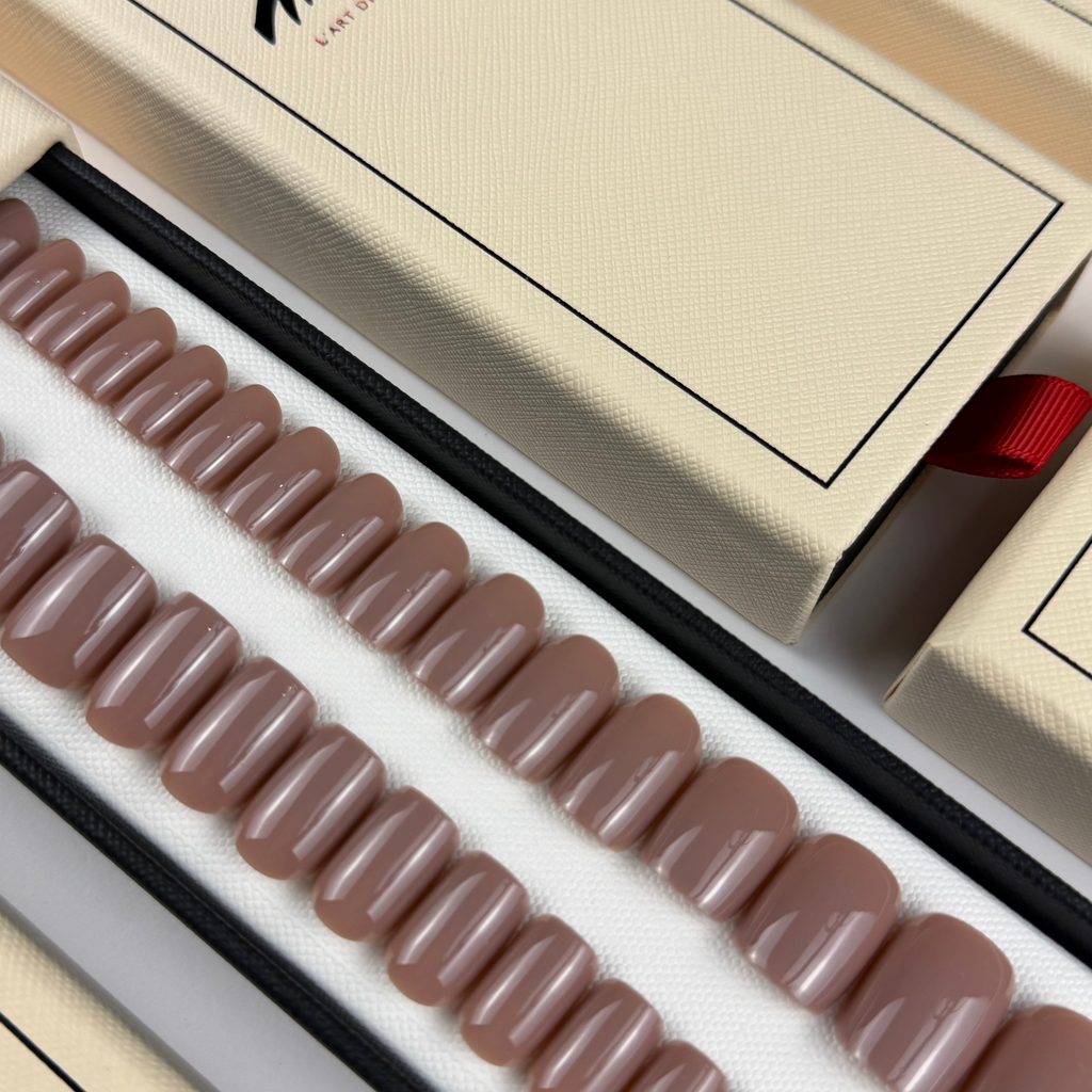 ROSE CACHMIRE — La discrétion éloquente