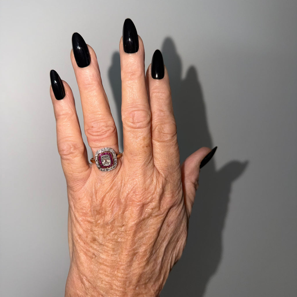 NOIR ETERNEL — L’allure souveraine