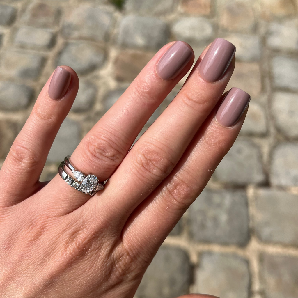 ROSE CACHMIRE — La discrétion éloquente