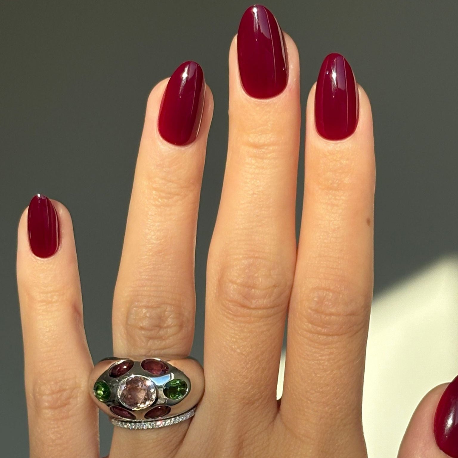 ROUGE VELOURS  — La profondeur envoûtante