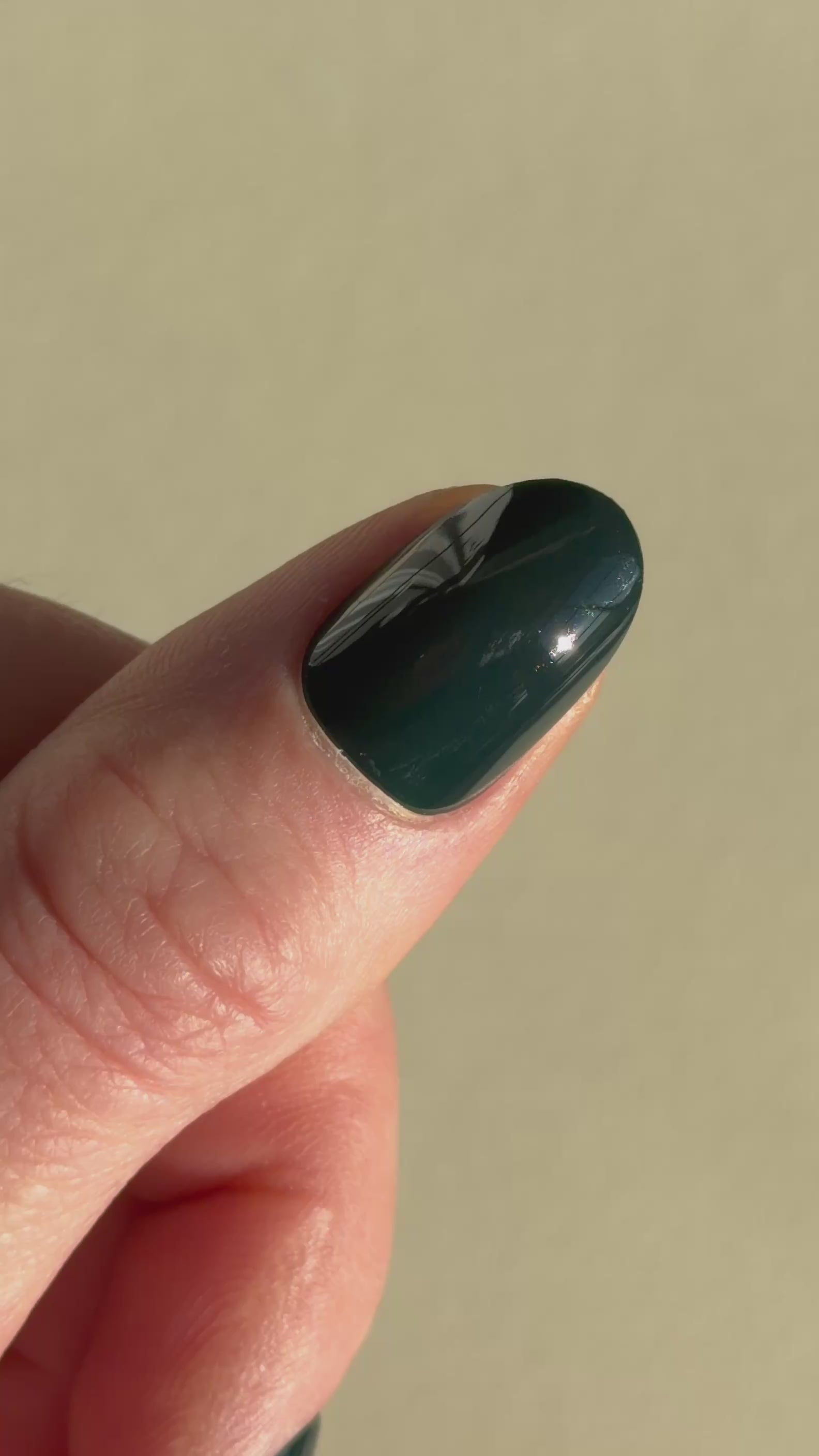 VERT ÉNIGMATIQUE  — L’audace silencieuse